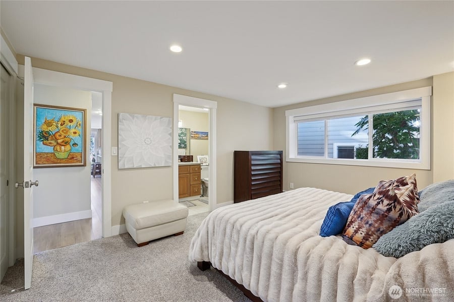 Master bedroom (will have New king size bedroom set)