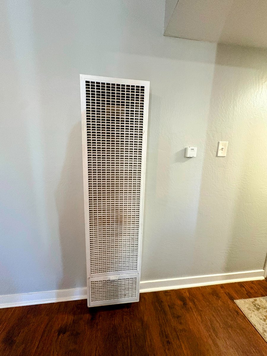 Wall heater with thermostat