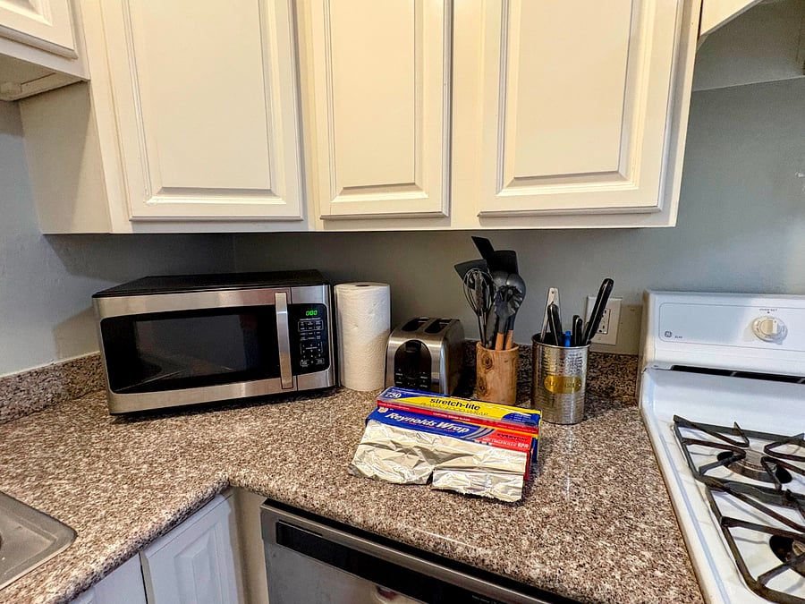 Kitchen with everyday essentials provided