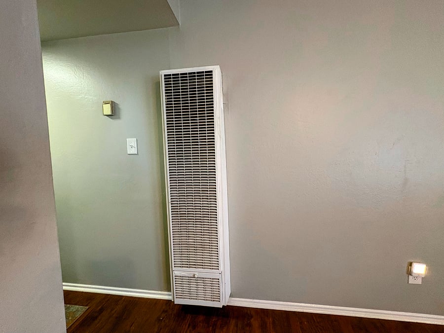 Wall heater with thermostat