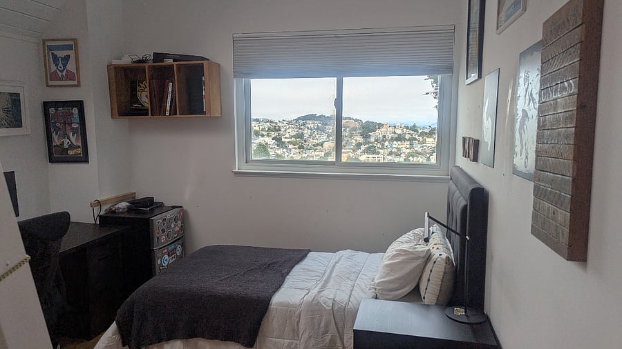 Private bedroom with Views of Twin peaks and Noe Valley