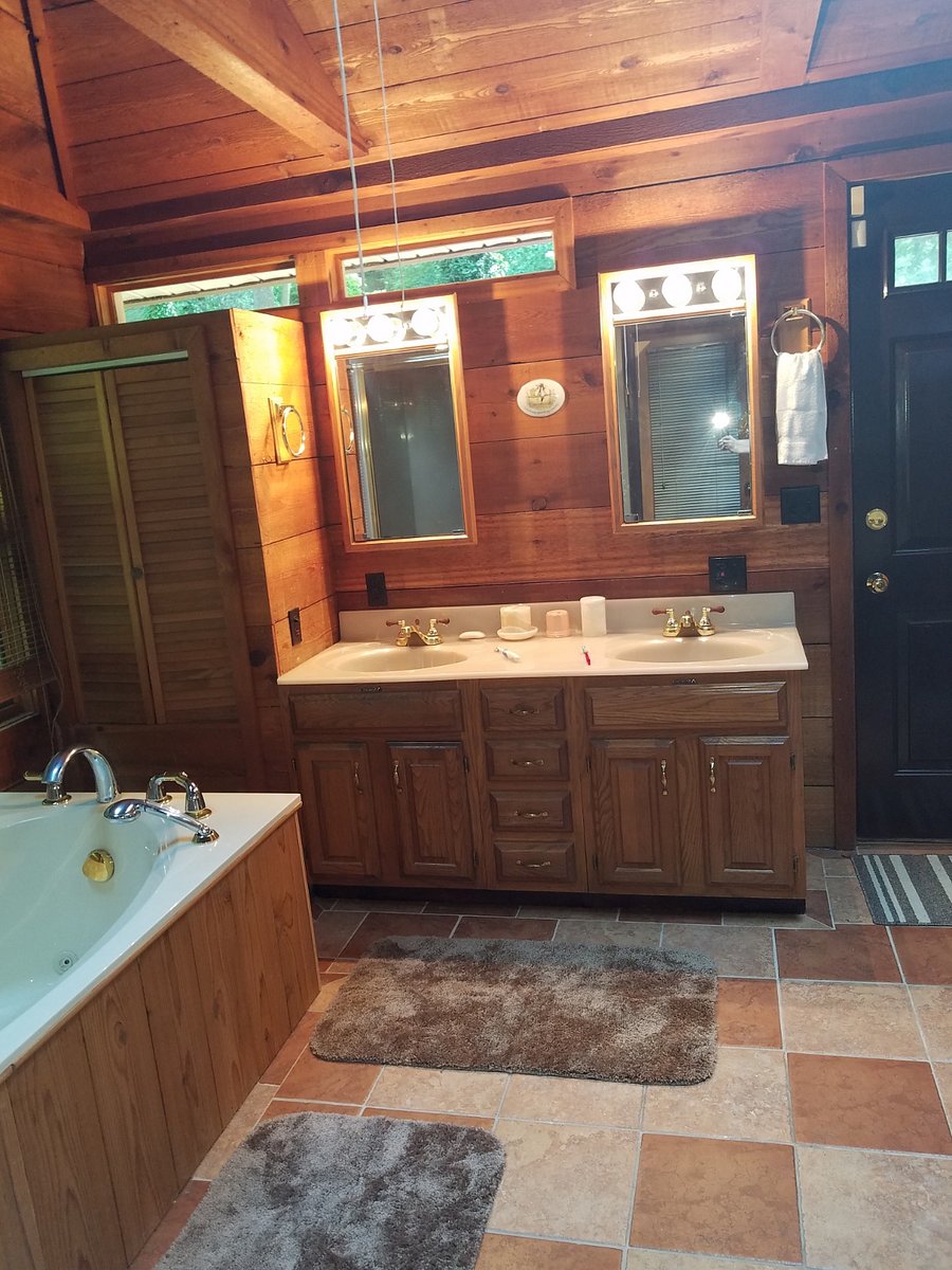 Main bedroom bathroom
