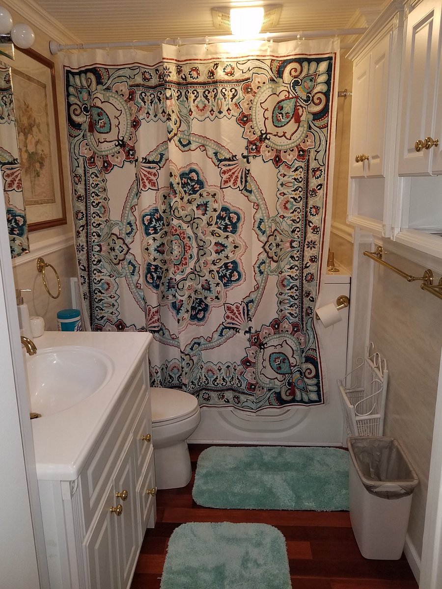 Upstairs guest bathroom