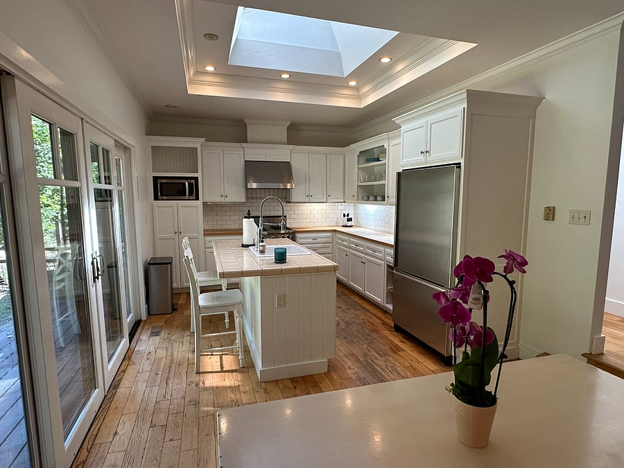 Open air kitchen and dining