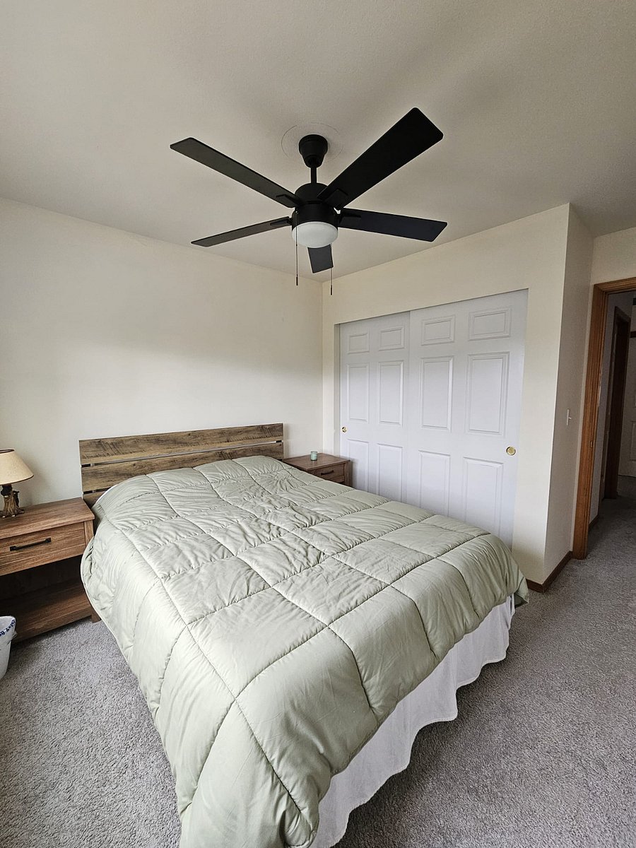 Guest Room #2
Better view.
$1100 for 2 people
$900 for 1 person