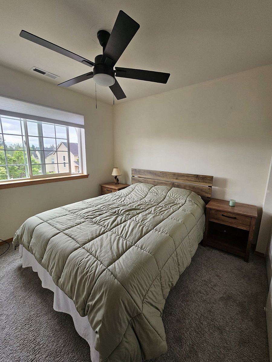 Guest Room #2
Better view.
$1100 for 2 people
$900 for 1 person