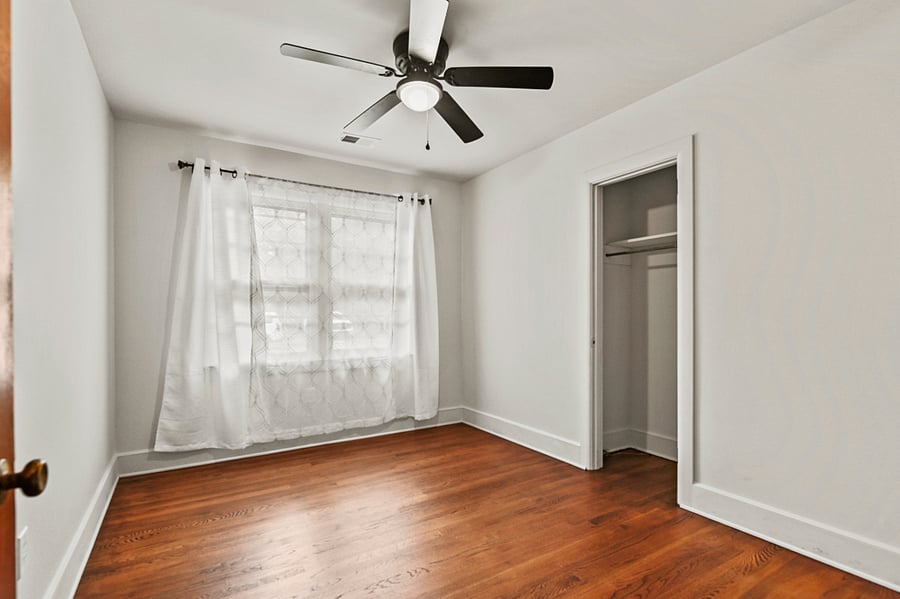 this bedroom has a queen size bed in here now, new pictures to come soon