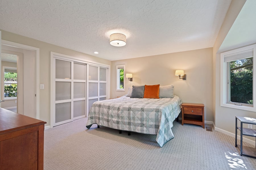 King size master bed can be adjusted via remote on both sides! Live in comfort!