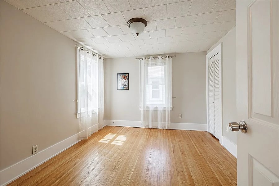 Unfurnished bedroom