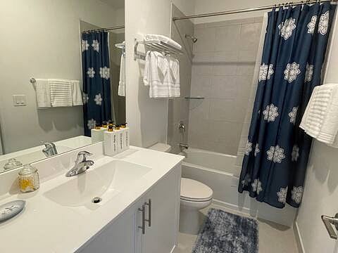En Suite Bath & Shower