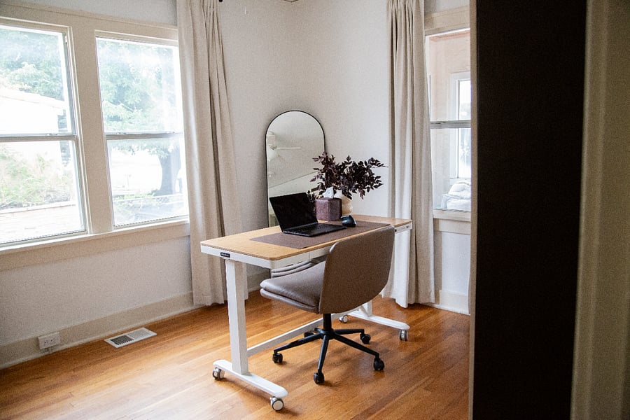 Flex room as office or secondary bedroom