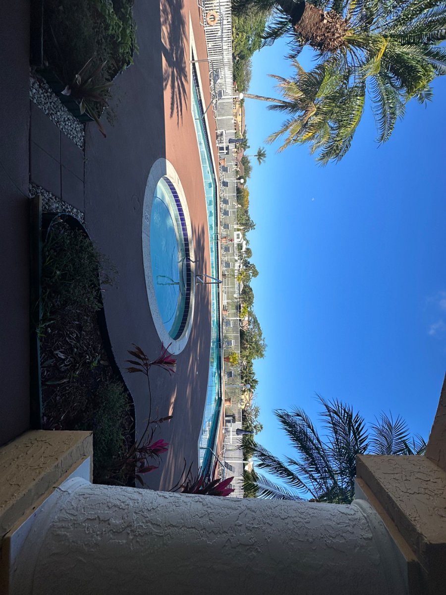 Community pool & jacuzzi