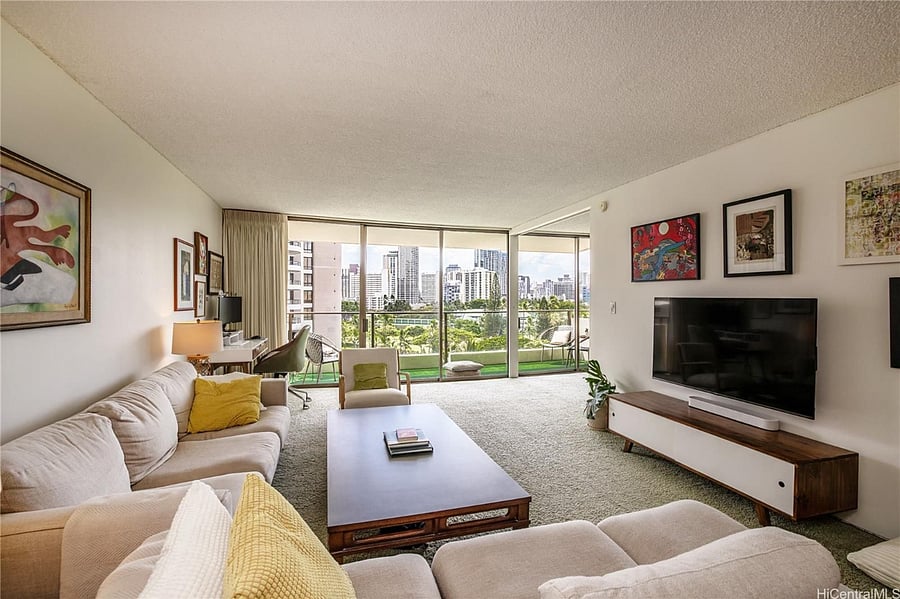 Spacious Livingroom