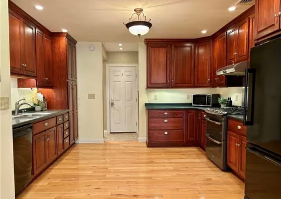 Furnished Finder property 895861_1 photo 18