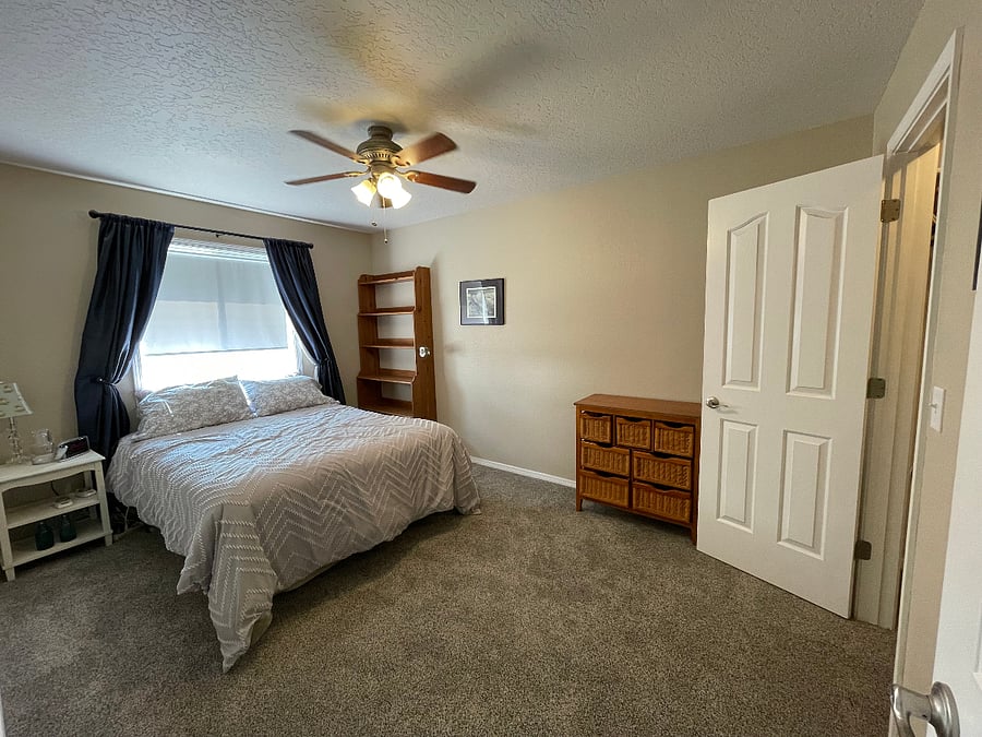 Queen Bedroom With Walk-in Closet