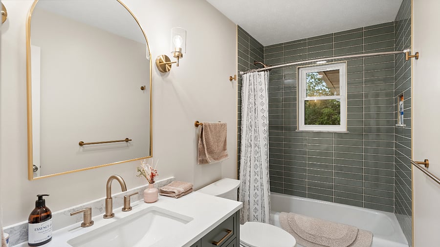 Full Bathroom with Bathtub/Shower combo