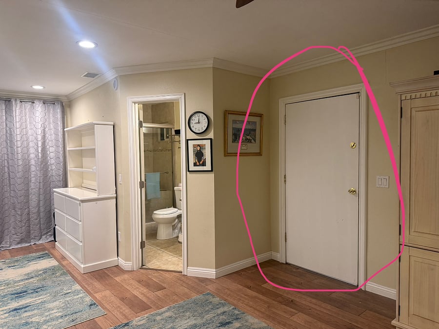Private entrance
sliding door to backyard