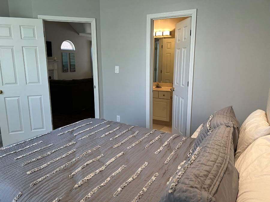 Second bedroom with bathroom access