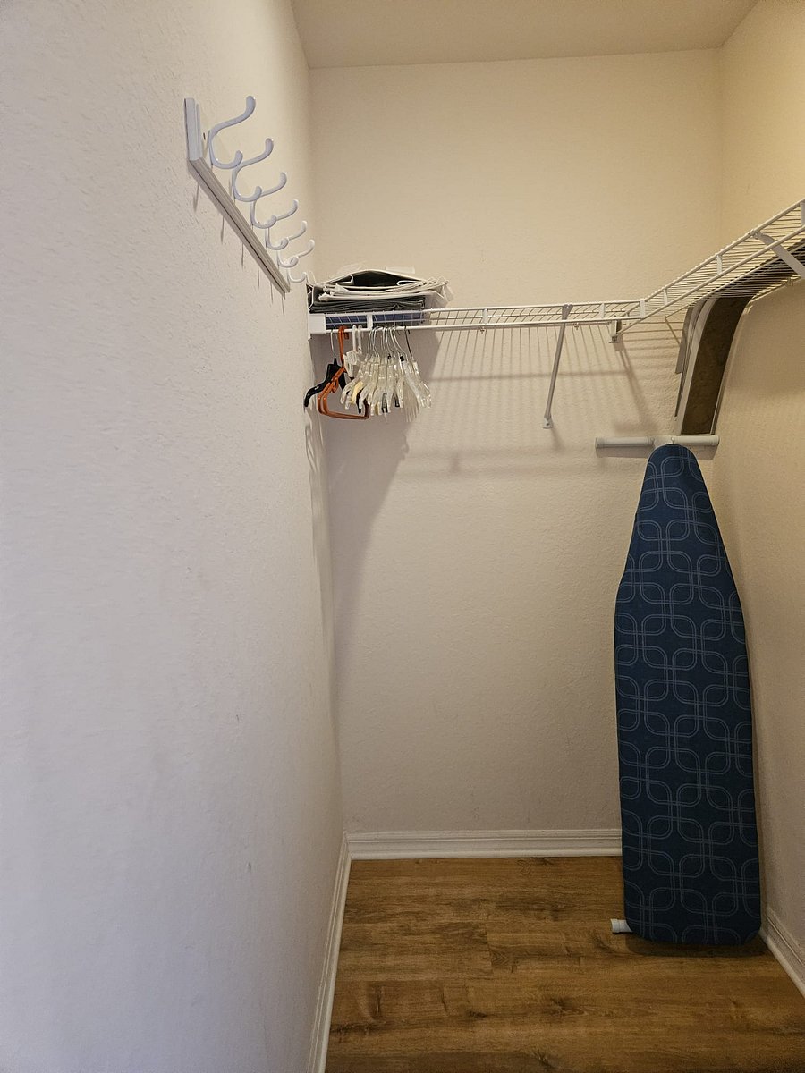 Walk-in-closet