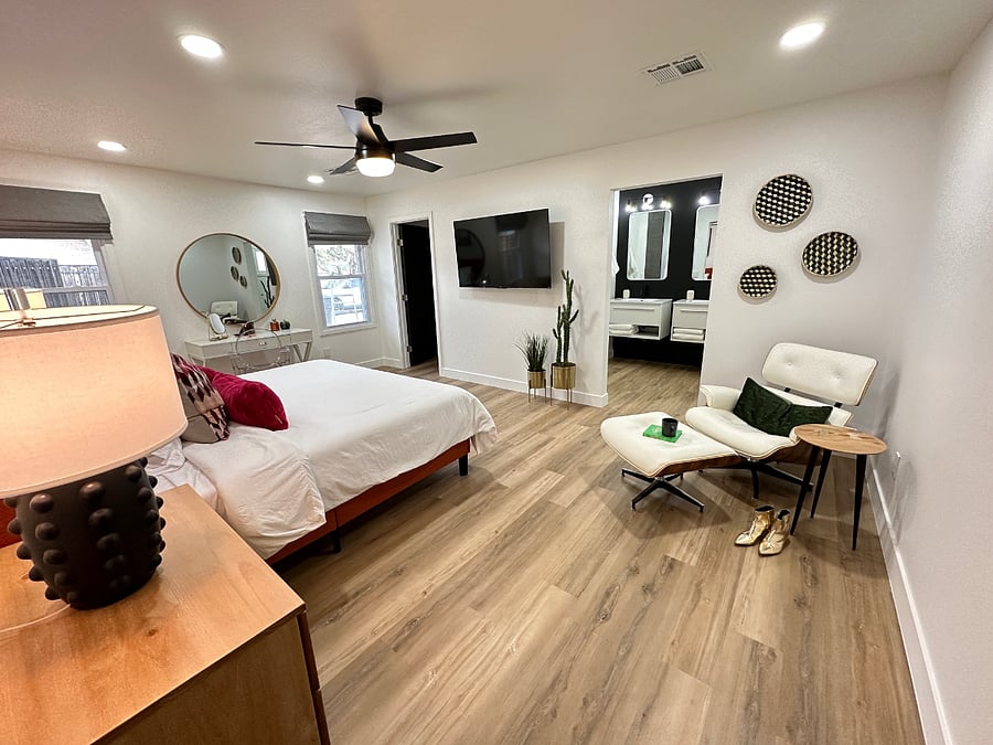 East Bedroom with King Bed/Walk in Closet and Full Attached Bathroom 