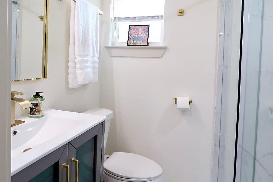 Connected bathroom to Master Bedroom