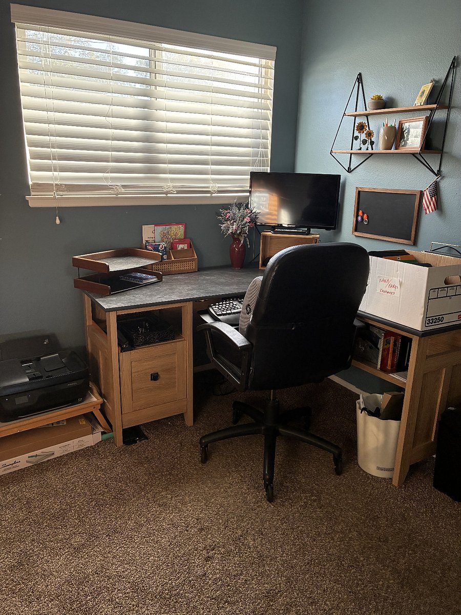 Office Desk with internet