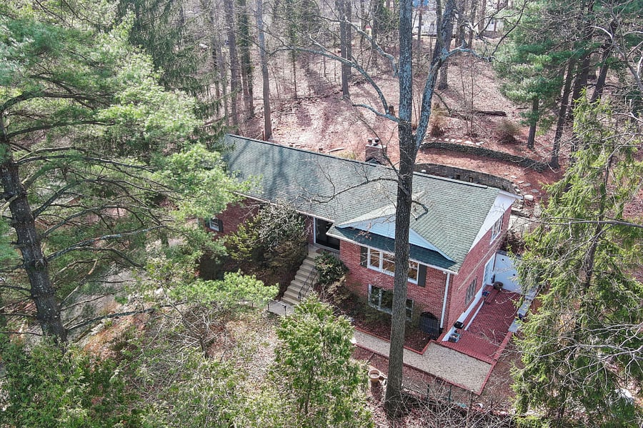 Charm and craftsmanship in this Northern Virginian jewel.