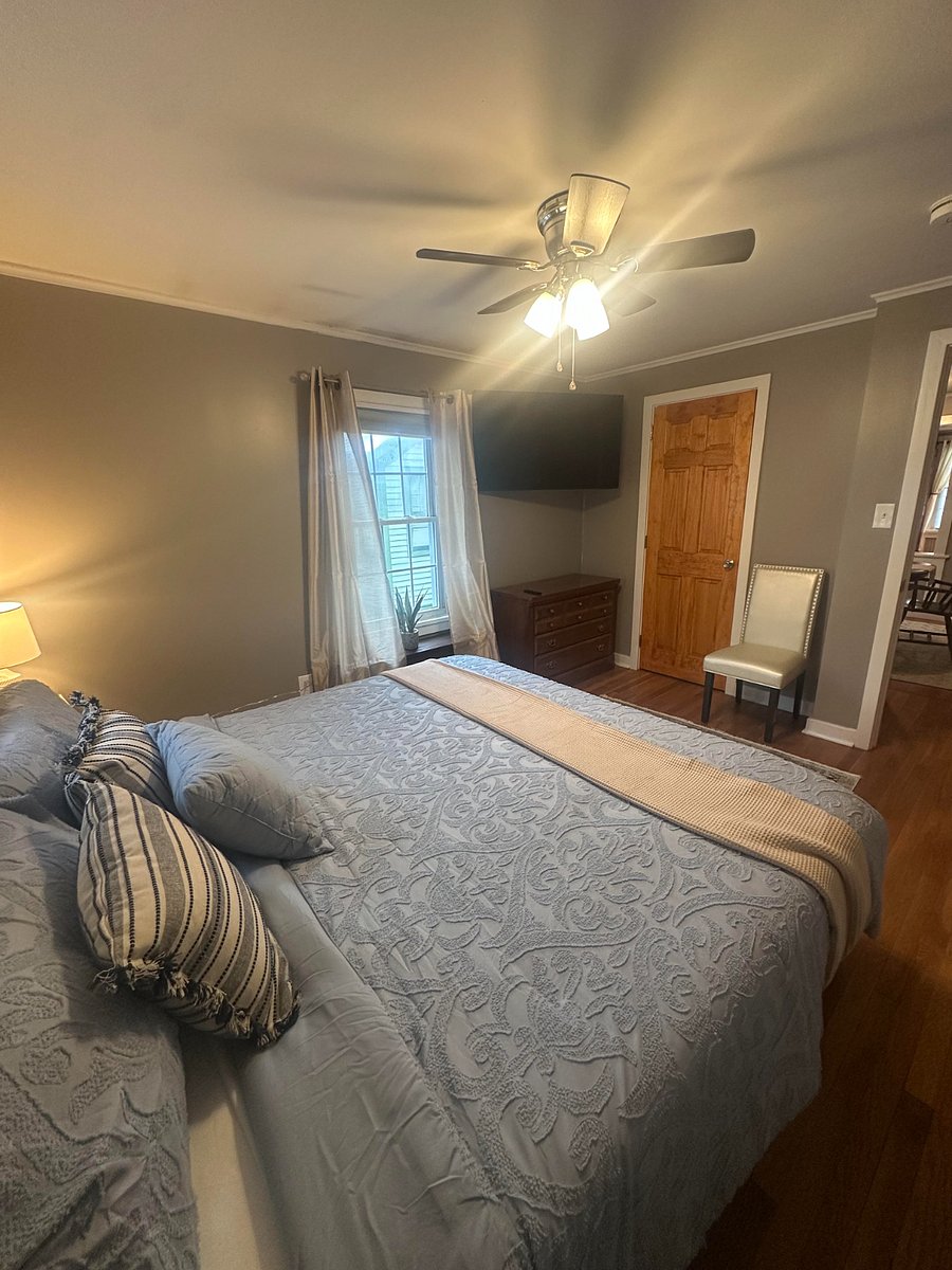 king size bed, smart tv, closet, dresser