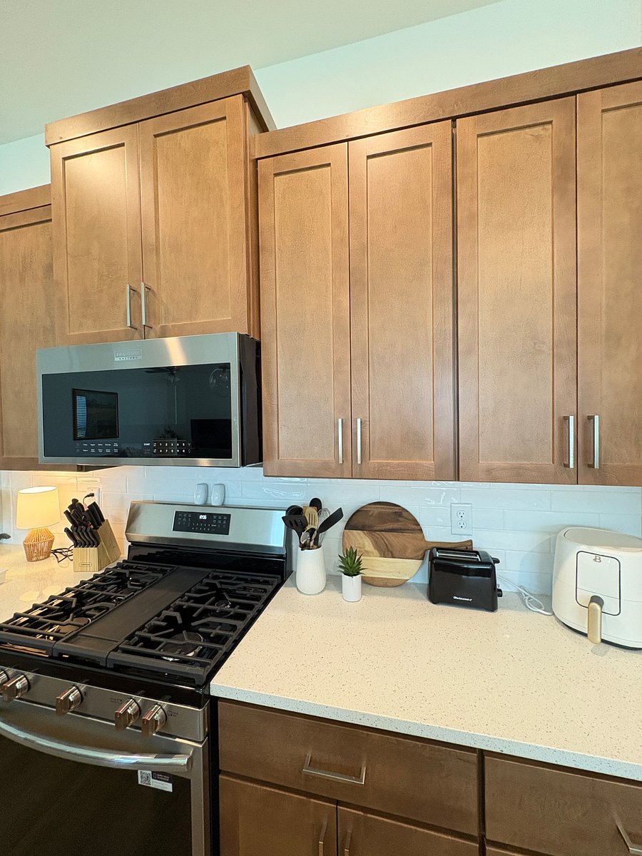 Additional appliances: blender, air fryer, crockpot, waffle iron