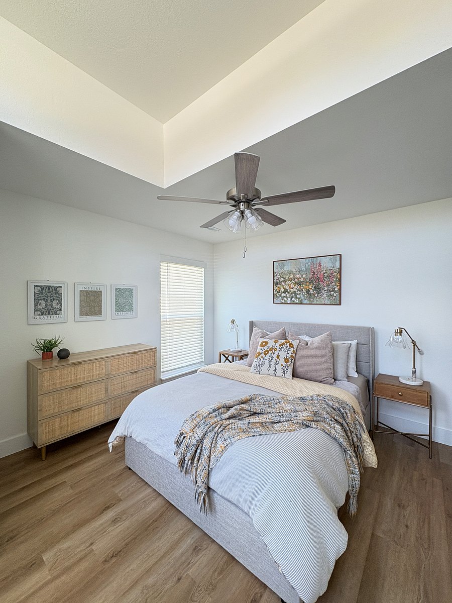 Queen bedroom
