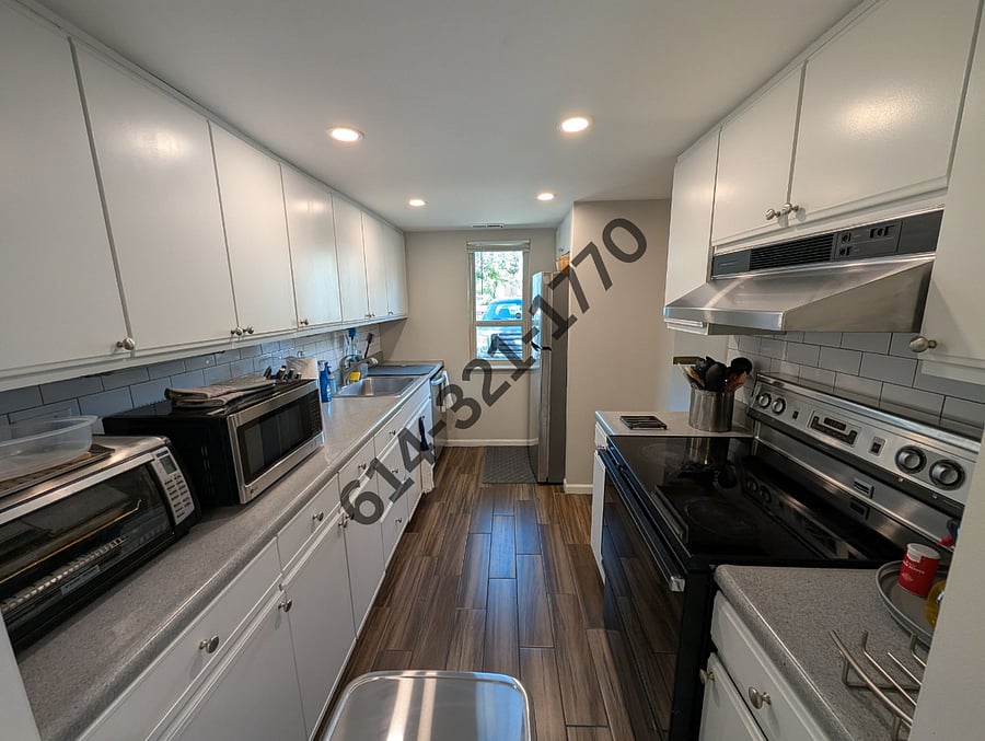 Full kitchen with refrigerator/freezer, stove/oven, microwave, and toaster oven