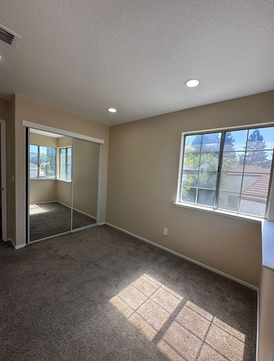 Furnished Finder property 896586_1 photo 2