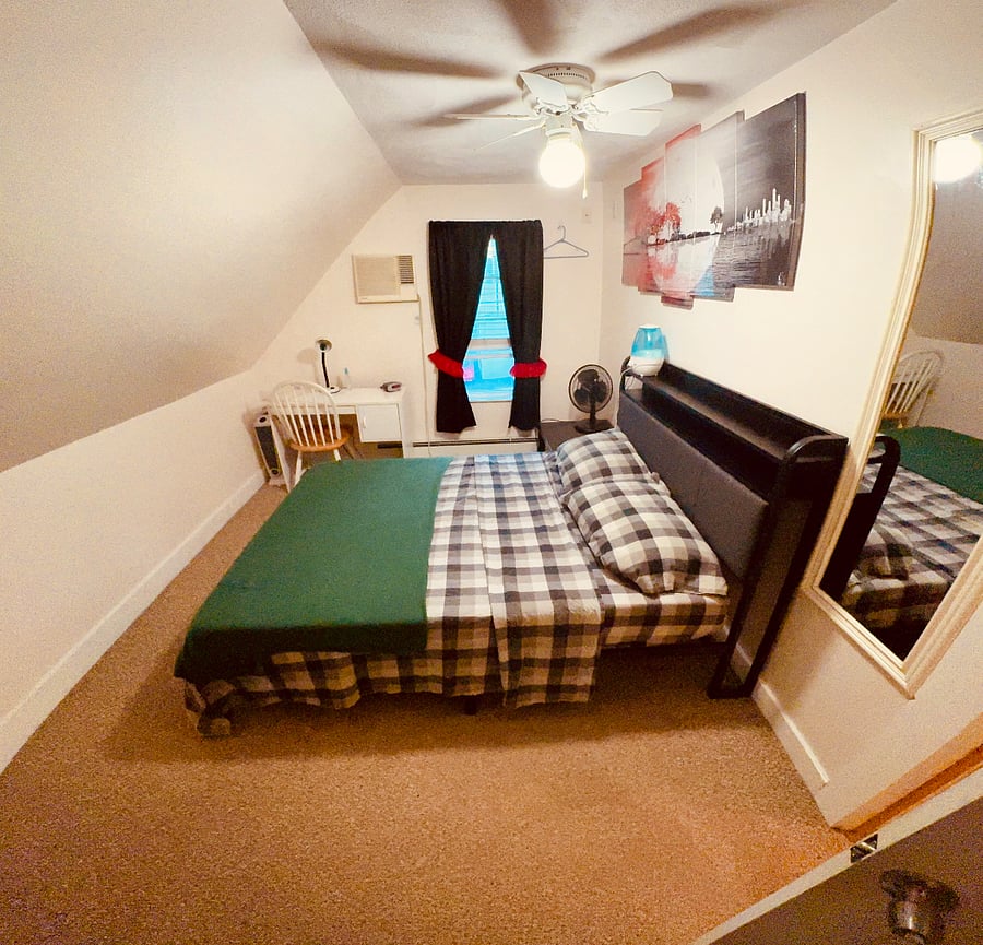 Full Bed w/Lot of storage