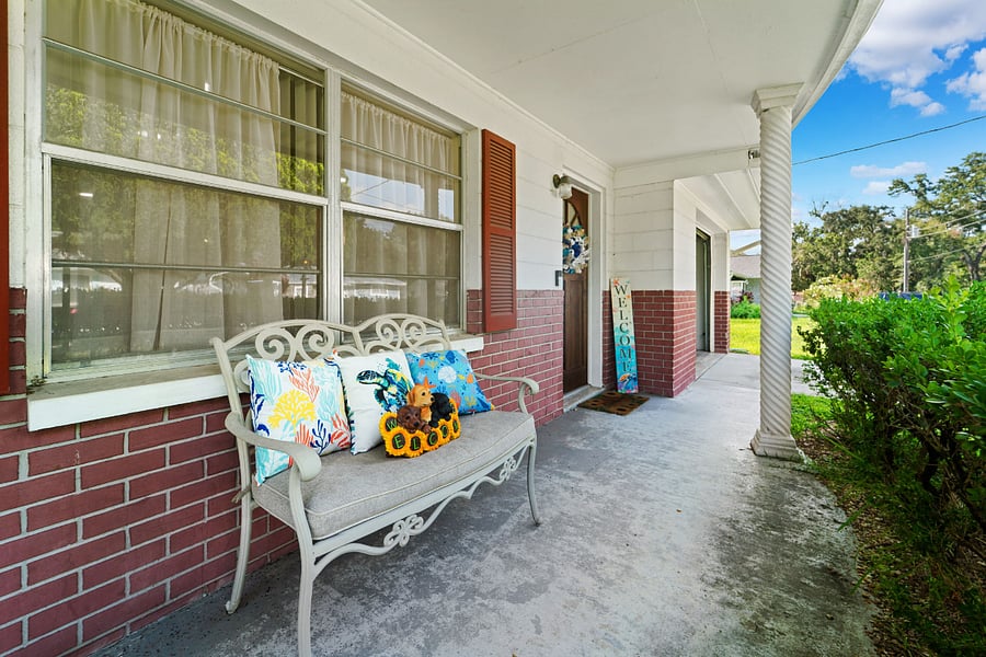 Fluffy, Puffy, and Muffy Welcome you to the Sunflower Pool & Pool furnished rental in the heart of Zephyrhills!
