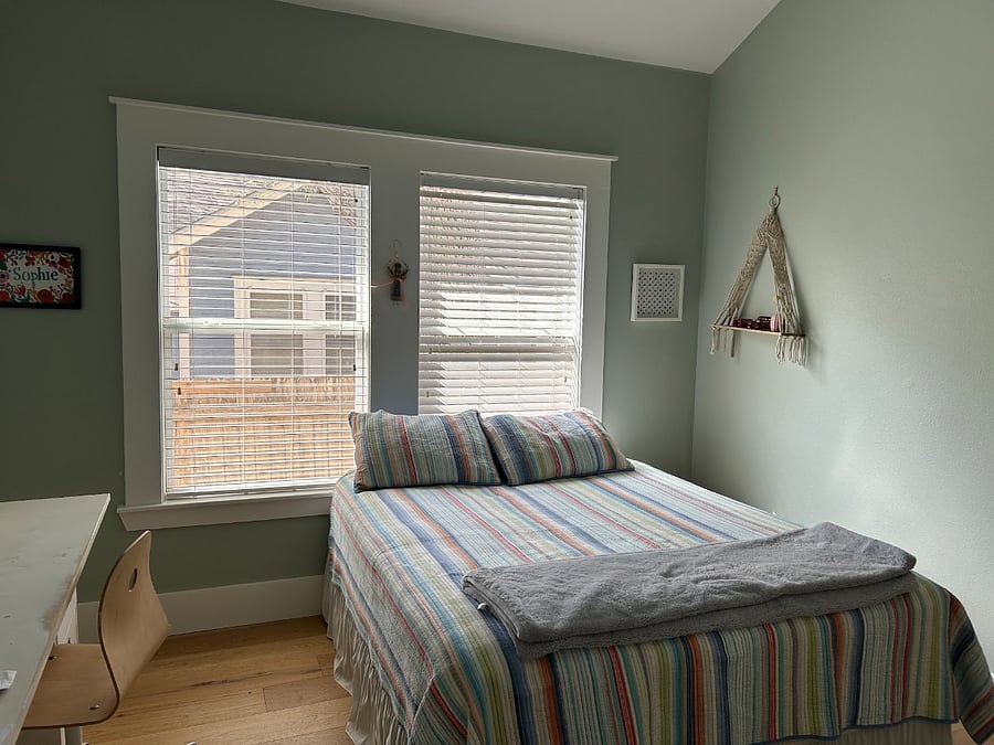 Bedroom 3 - queen bed.