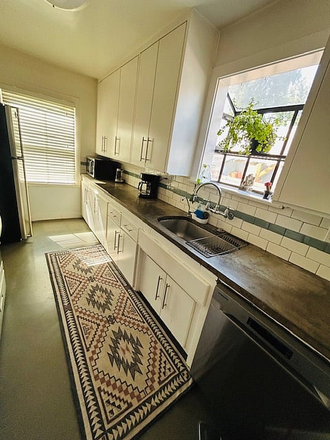 Fully functional kitchenE