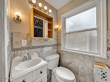 En-suite bath