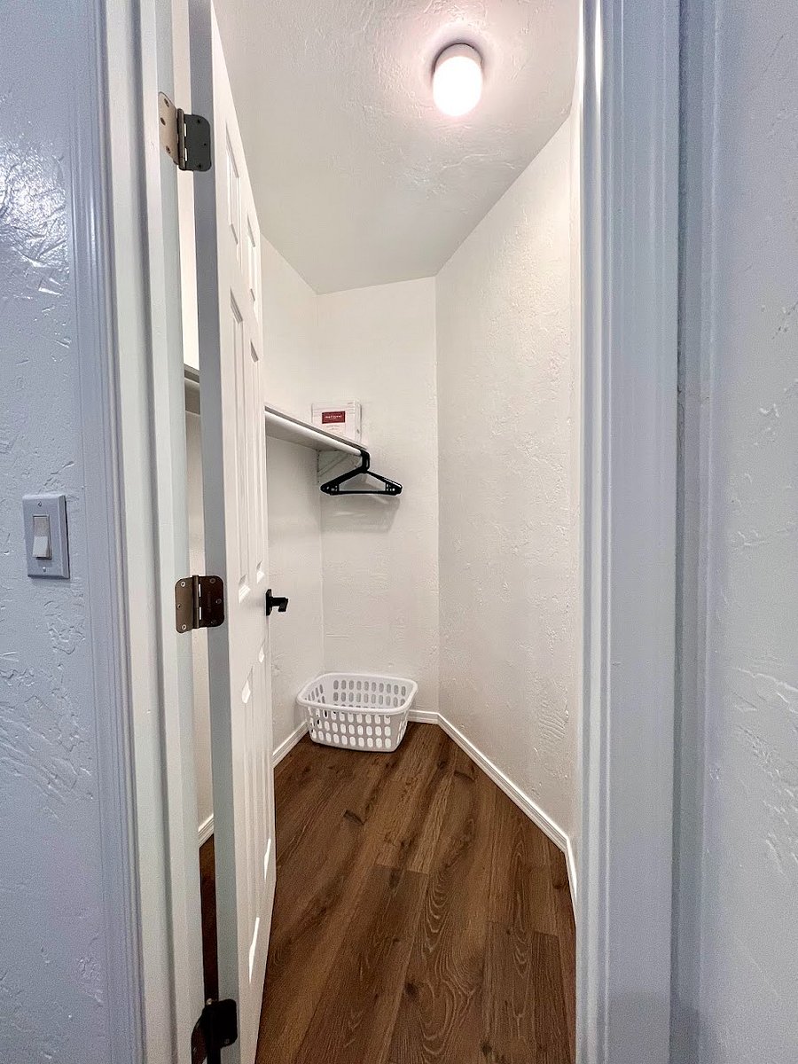 Guest Bedroom 1 closet