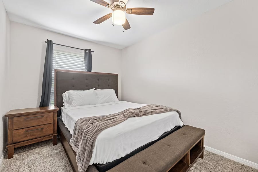 Upstairs bedroom 1 - queen bed