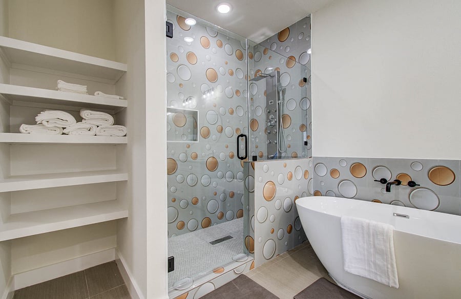 Standing shower with jacuzzi sprayer and rain shower panel