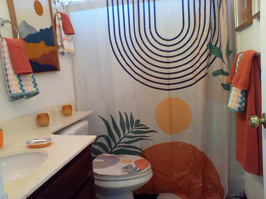 Upstairs hallway bathroom