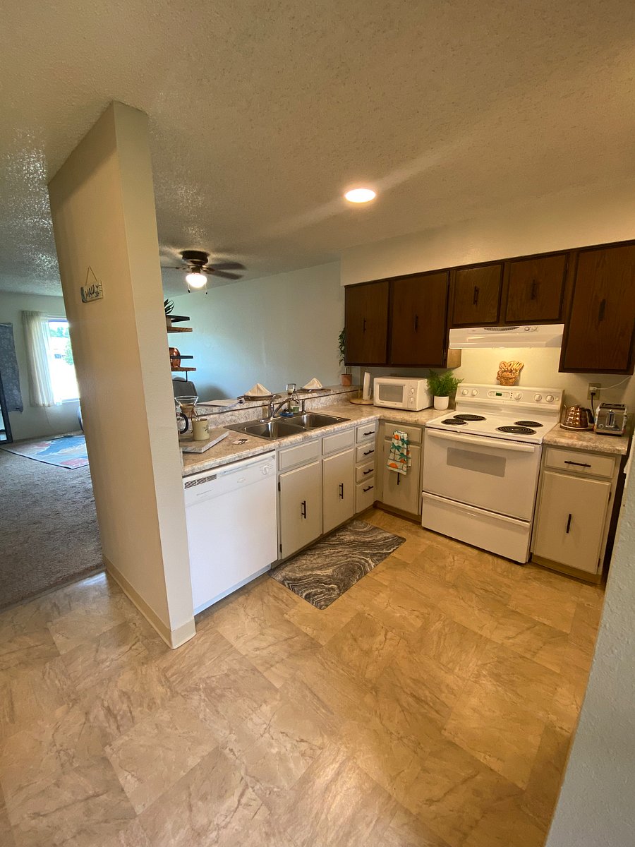 Full kitchen