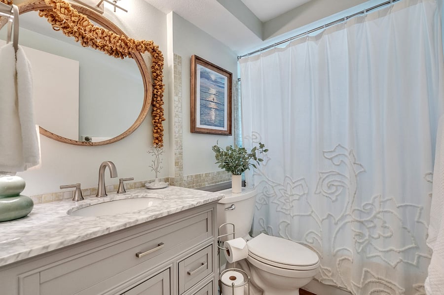 Hallway bathroom includes full sized shower with bathtub, single vanity sink and commode. Great lighting with in-shower window with frosted privacy glass and great water pressure. 
