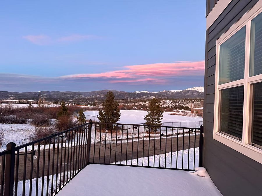 Balcony with Mountain View
