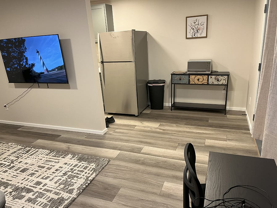 Living room, tv mounted.