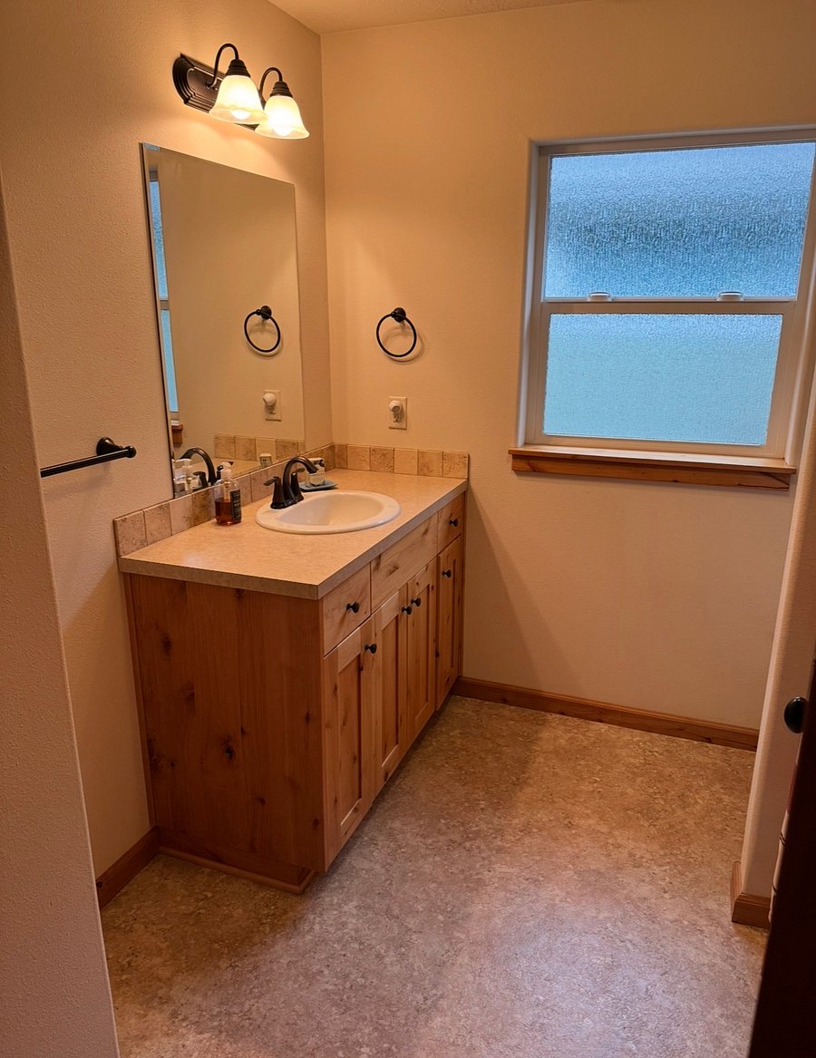 Bathroom 2, with tub and shower