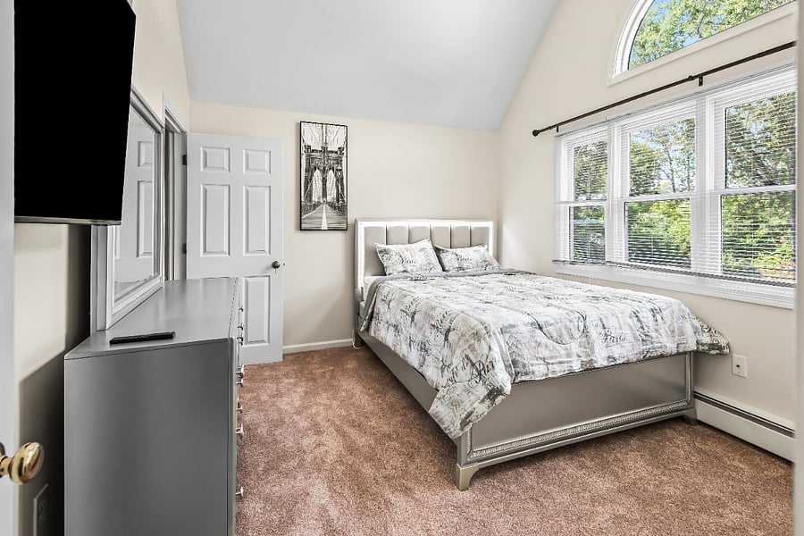 1st Bedroom/memory foam, lighting bed.
