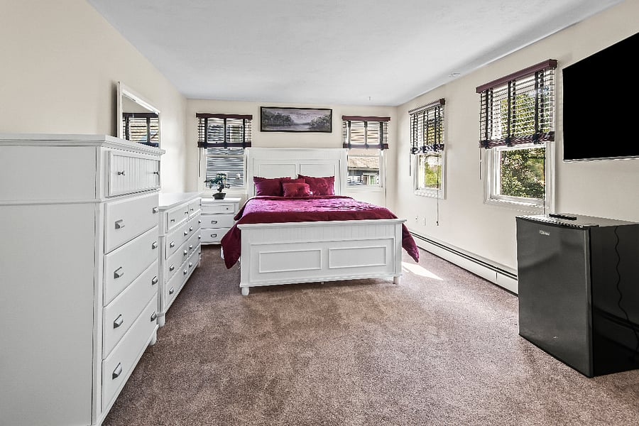 Spacious Master bedroom. Memory foam. Spacious walking in closets.