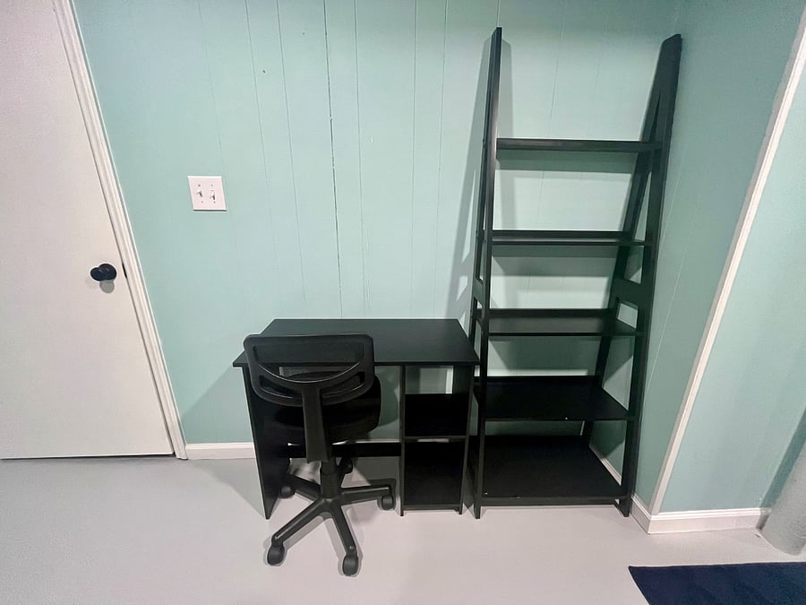 Desk with roller chair - a perfect workspace!