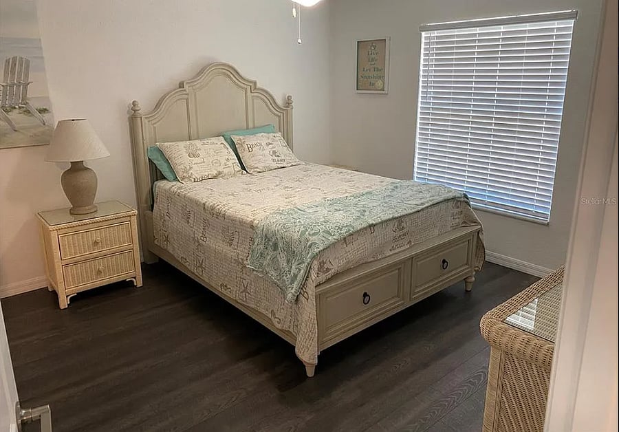 Master bedroom with Queen bed